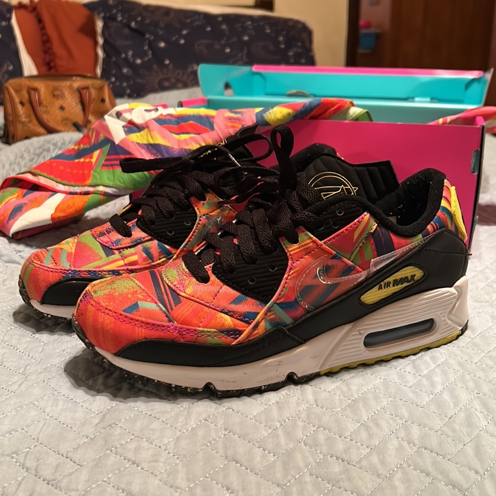 COPY - 2021 AirMax 90 Latino Heritage Month, gently used, with Bandana. - Picture 4 of 6